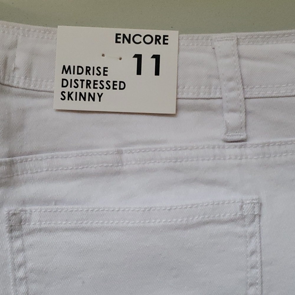 Encore Capris - Picture 3 of 5